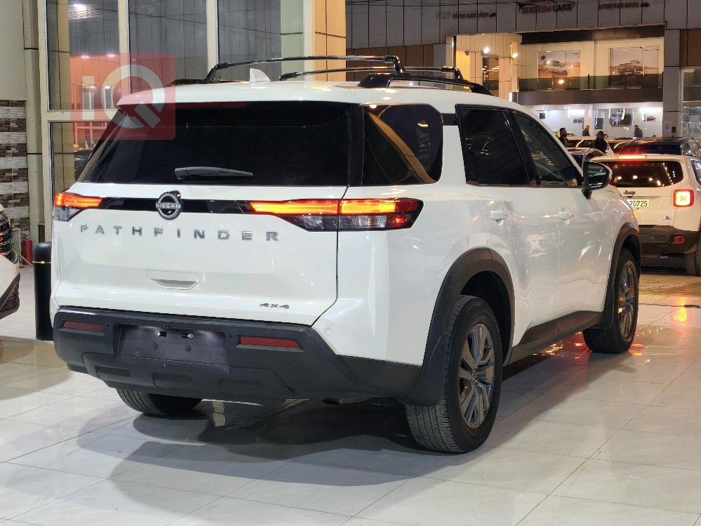 نیسان پاسفایندەر